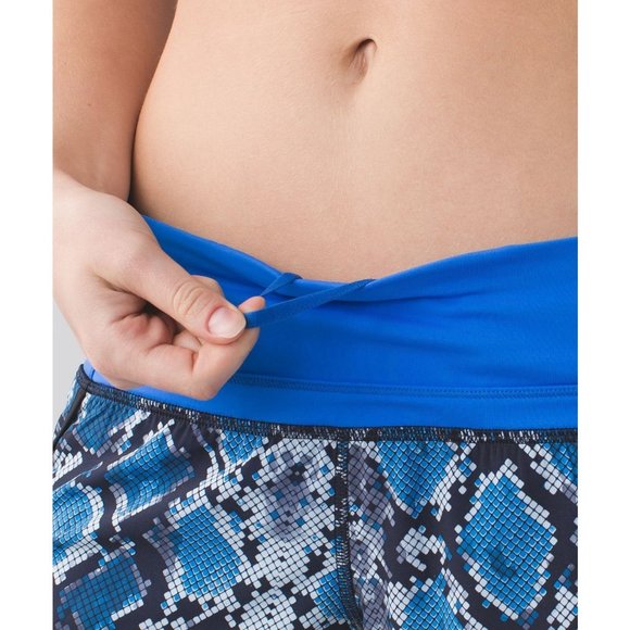 Lululemon size 8 Run Times Short Lined Snake Print Running Shorts - Picture 10 of 10